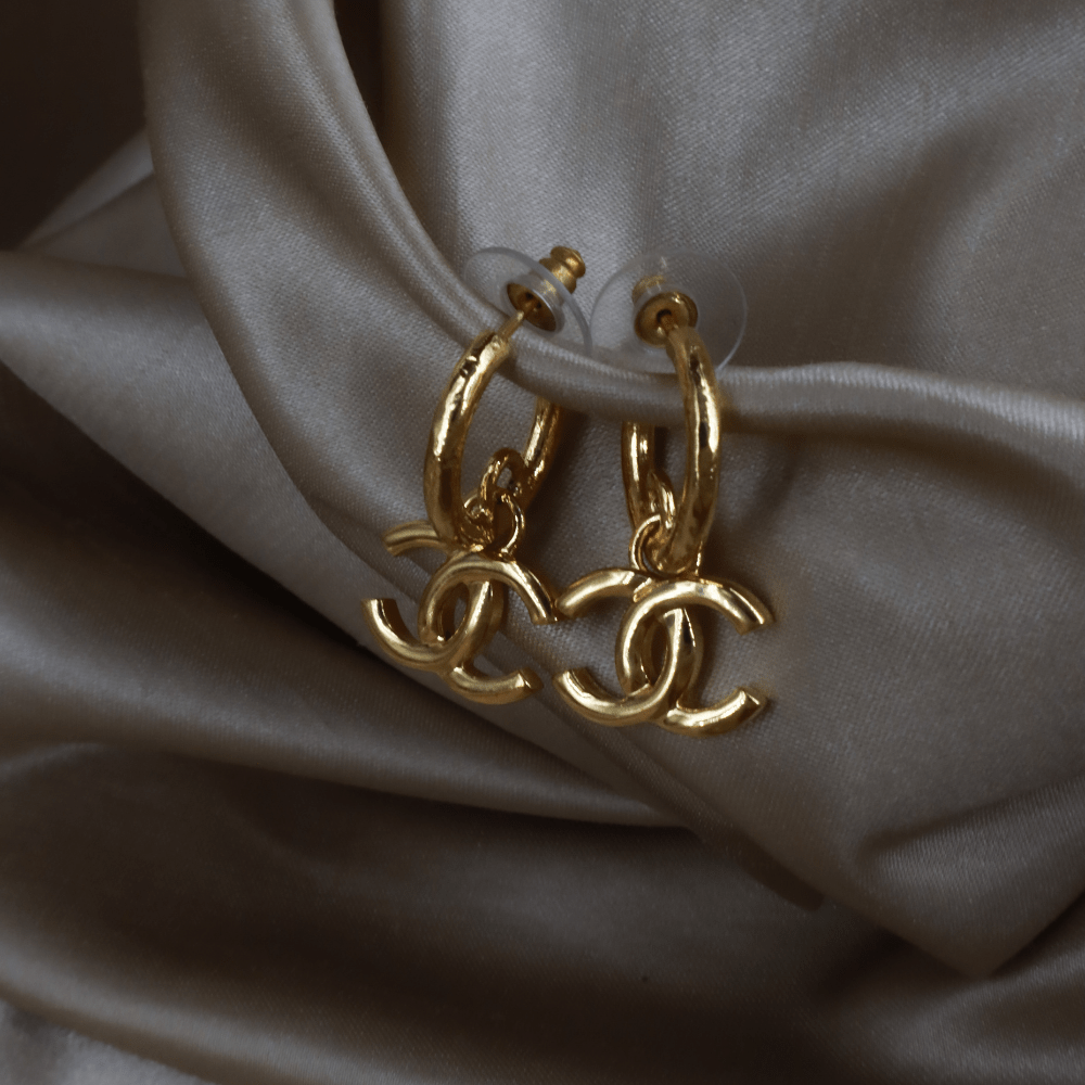 Chanel 經典金色CC Drop Hoop Earrings 小圈垂墜耳環 ｜ 未使用品 2024年產品 - Vintasy