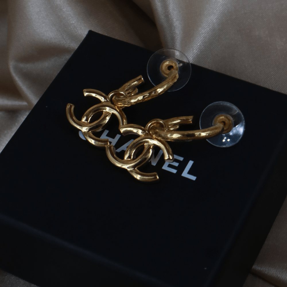Chanel 經典金色CC Drop Hoop Earrings 小圈垂墜耳環 ｜ 未使用品 2024年產品 - Vintasy