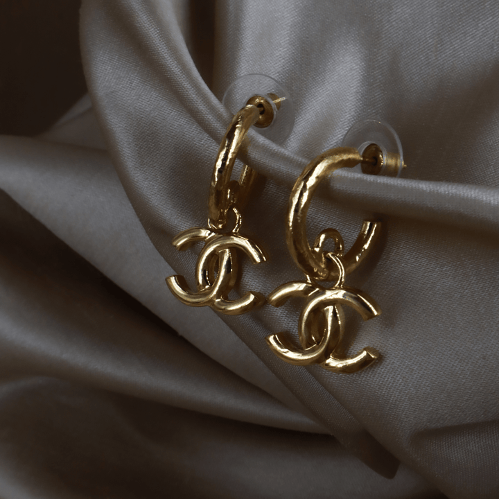 Chanel 經典金色CC Drop Hoop Earrings 小圈垂墜耳環 ｜ 未使用品 2024年產品 - Vintasy
