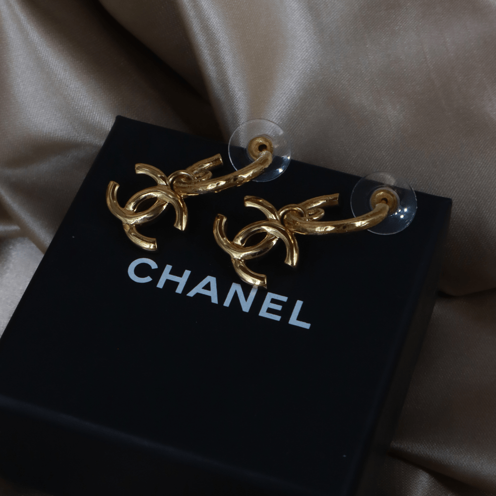 Chanel 經典金色CC Drop Hoop Earrings 小圈垂墜耳環 ｜ 未使用品 2024年產品 - Vintasy