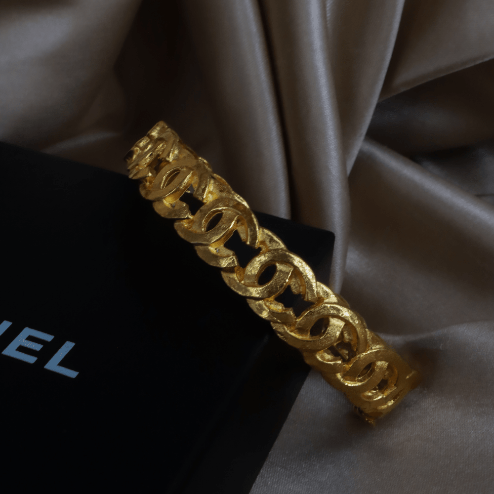 CHANEL CC Logo 金色鏈環手鐲｜附原盒 ｜ 1996年款收藏級 | 全網唯一款 - Vintasy