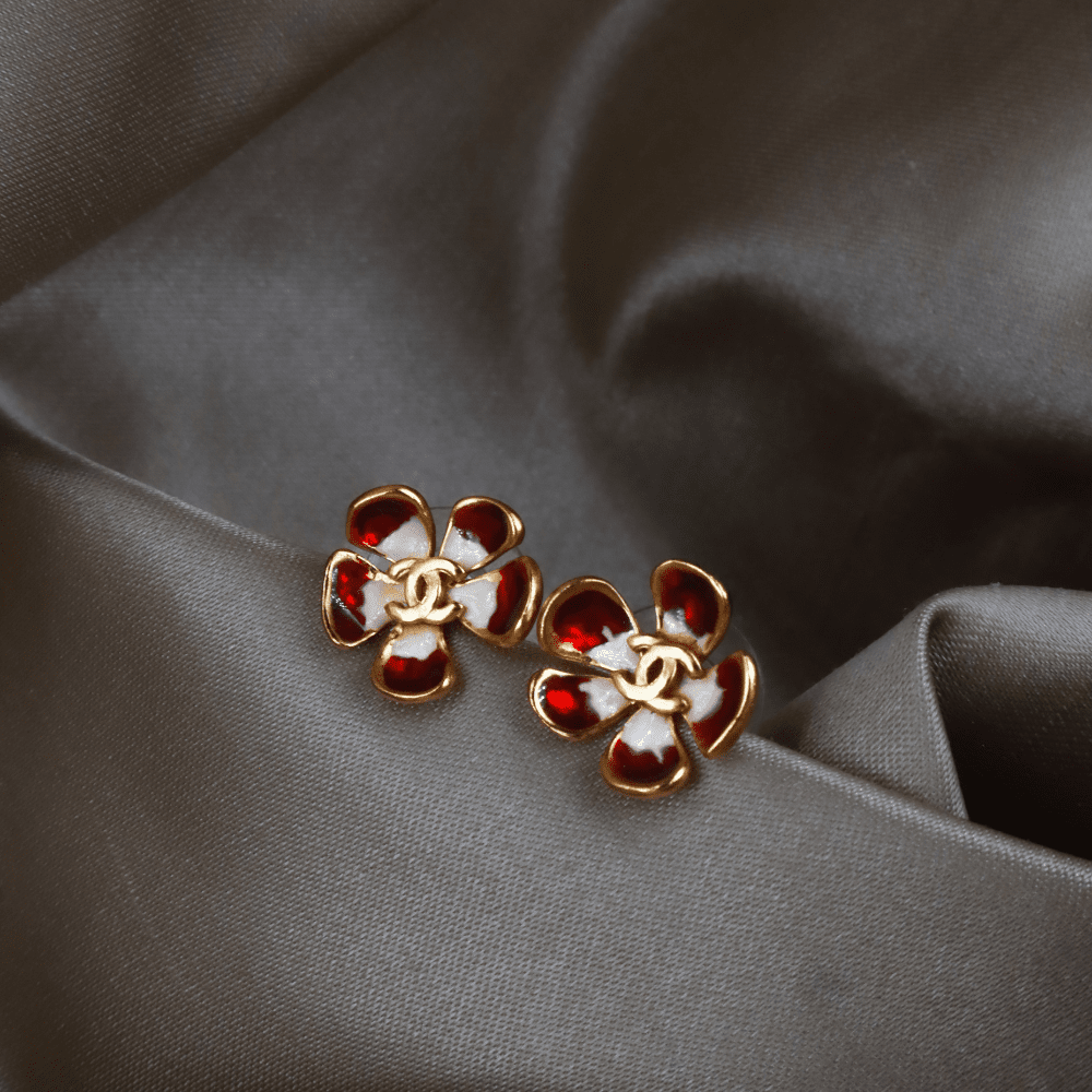 Chanel CC logo 紅白琺瑯山茶花耳環｜ 未使用品 2003年產品 - Vintasy