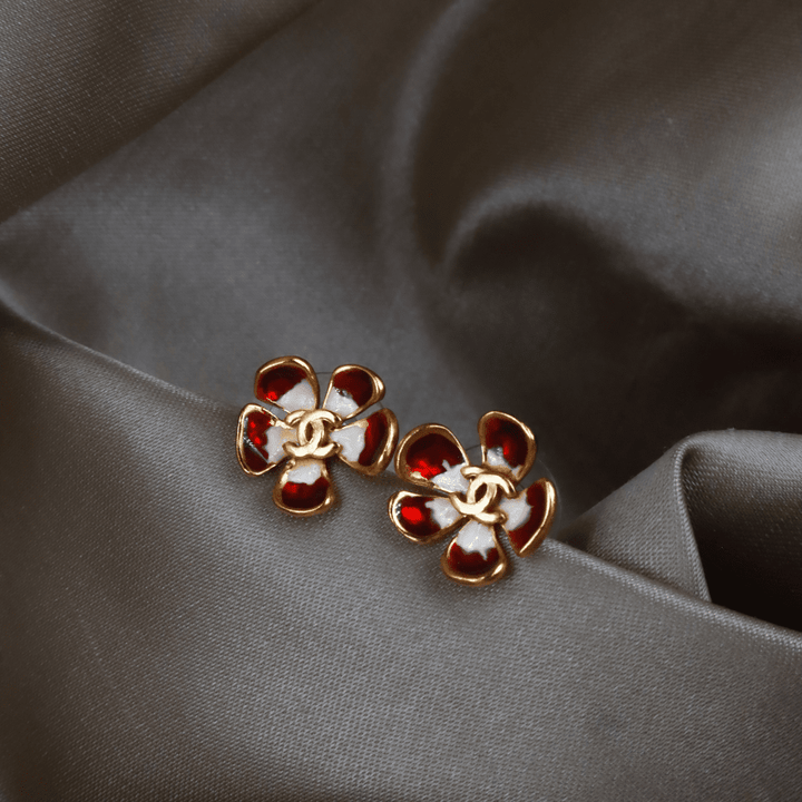 Chanel CC logo 紅白琺瑯山茶花耳環｜ 未使用品 2003年產品 - Vintasy