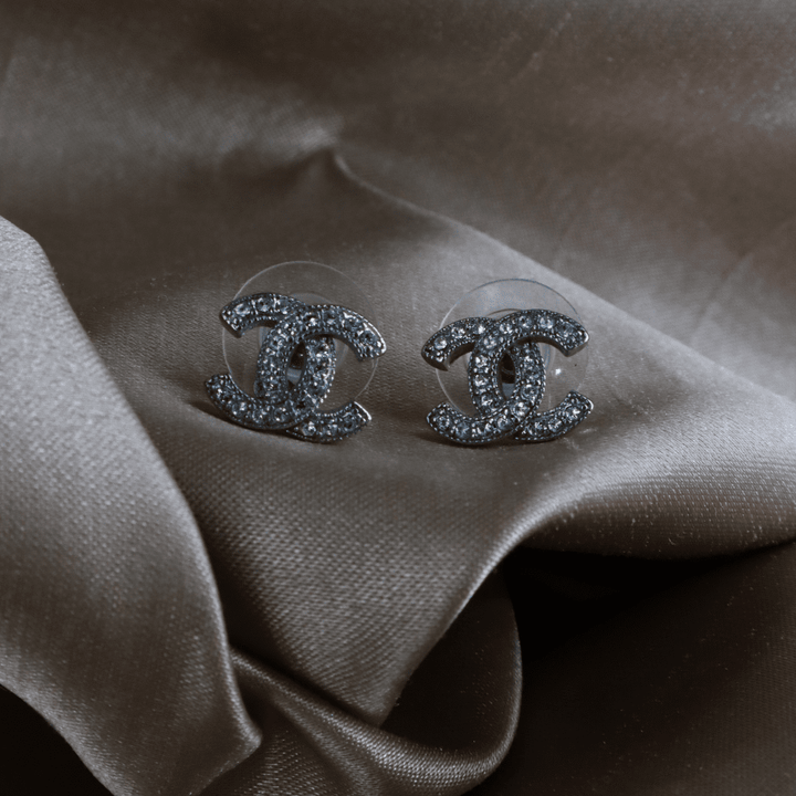 Chanel CC logo 銀色水晶耳環｜ 未使用品 2010年產品 - Vintasy
