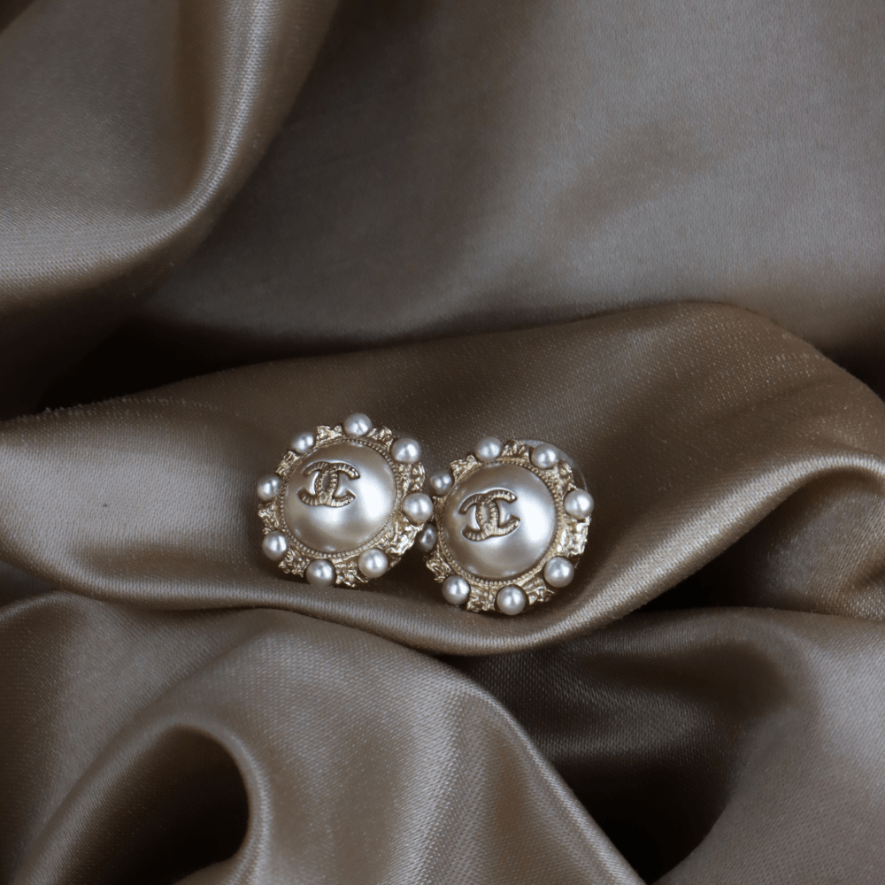 CHANEL 珍珠圓 CC Logo耳環｜2019年 附原盒 未使用 - Vintasy