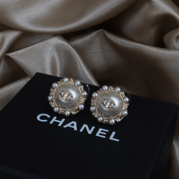CHANEL 珍珠圓 CC Logo耳環｜2019年 附原盒 未使用 - Vintasy
