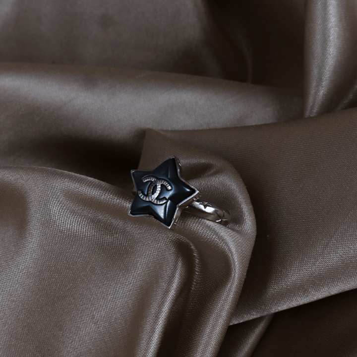CHANEL 深藍琺瑯星星CC戒指（Navy Star CC Ring款）｜2017年 未使用級美品 12碼！ - Vintasy戒指