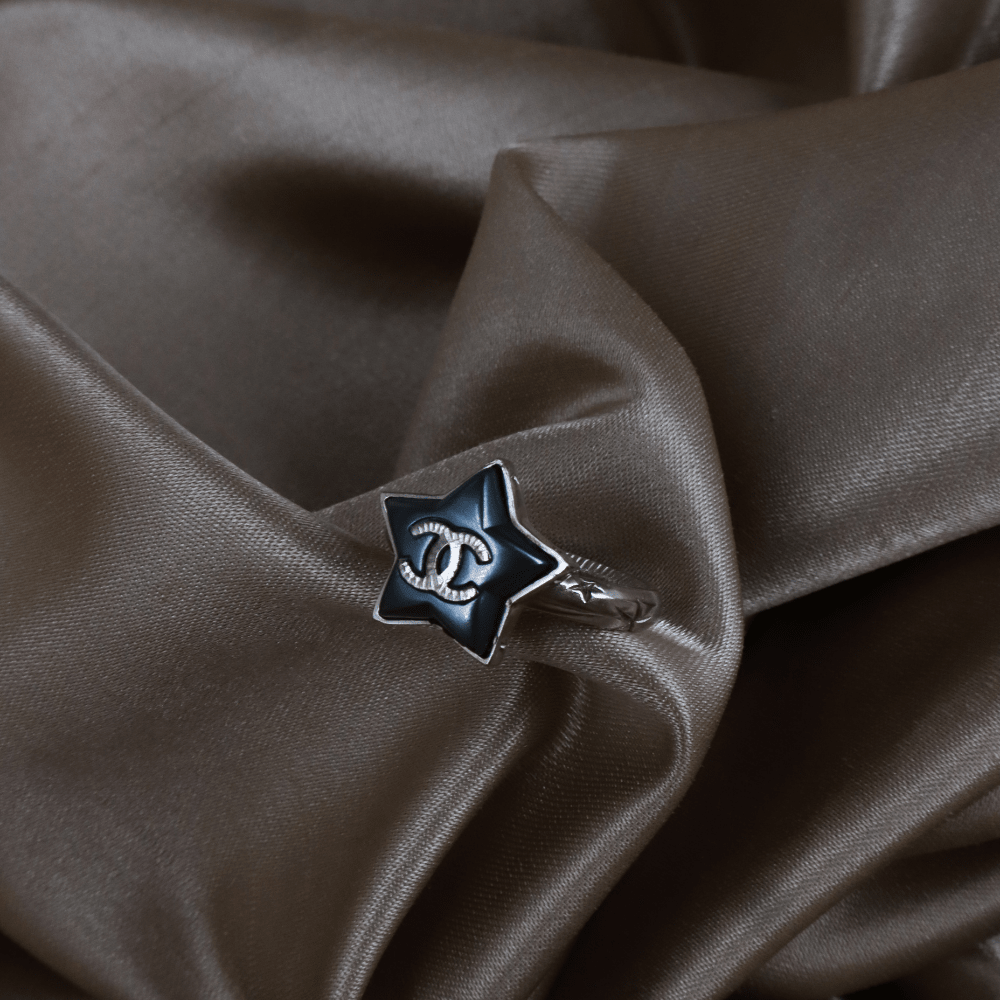 CHANEL 深藍琺瑯星星CC戒指（Navy Star CC Ring款）｜2017年 未使用級美品 12碼！ - Vintasy戒指