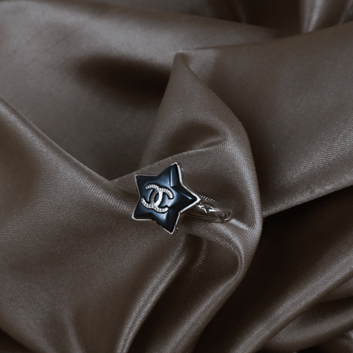 CHANEL 深藍琺瑯星星CC戒指（Navy Star CC Ring款）｜2017年 未使用級美品 12碼！ - Vintasy戒指
