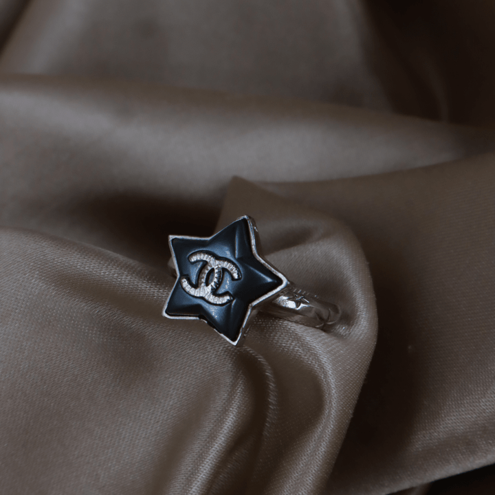 CHANEL 深藍琺瑯星星CC戒指（Navy Star CC Ring款）｜2017年 未使用級美品 12碼！ - Vintasy戒指