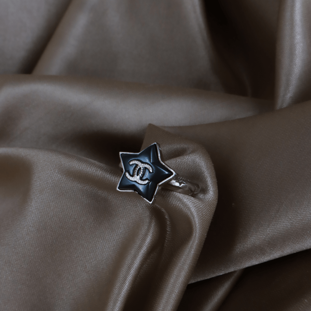 CHANEL 深藍琺瑯星星CC戒指（Navy Star CC Ring款）｜2017年 未使用級美品 12碼！ - Vintasy戒指