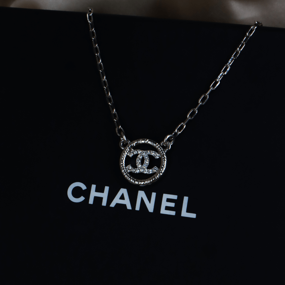 CHANEL COCO雙C 吊墜水晶項鏈 ｜2022年款｜附原盒未使用 - Vintasy