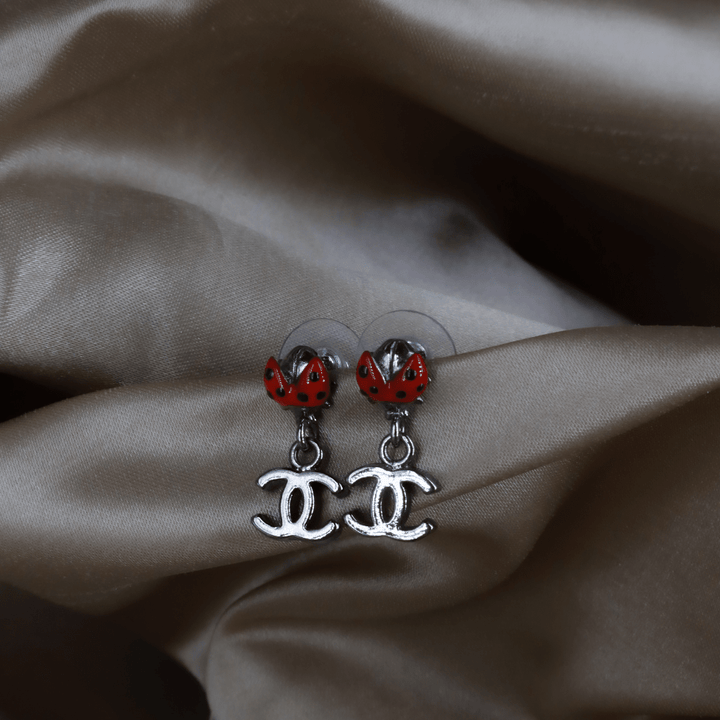 CHANEL Ladybug CC Logo 耳環 ｜ 2003年 未使用 - Vintasy
