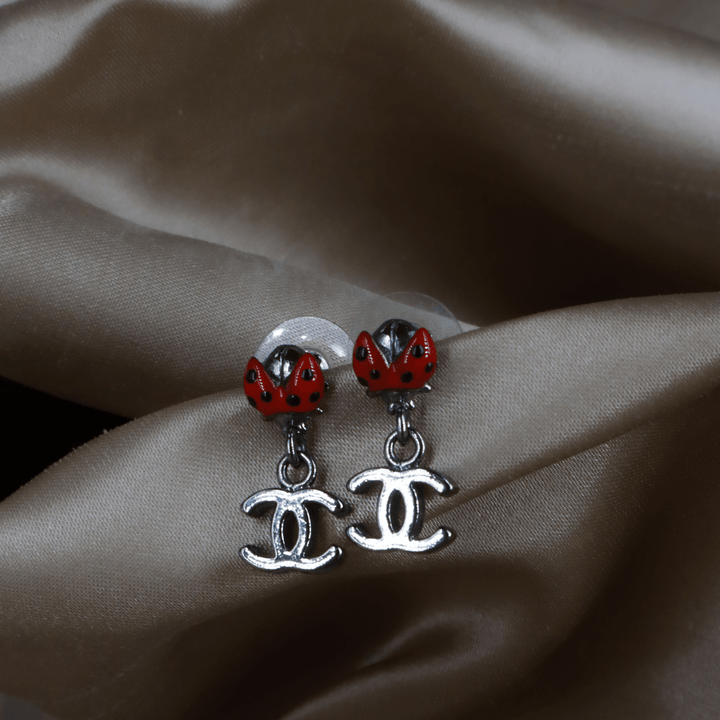 CHANEL Ladybug CC Logo 耳環 ｜ 2003年 未使用 - Vintasy