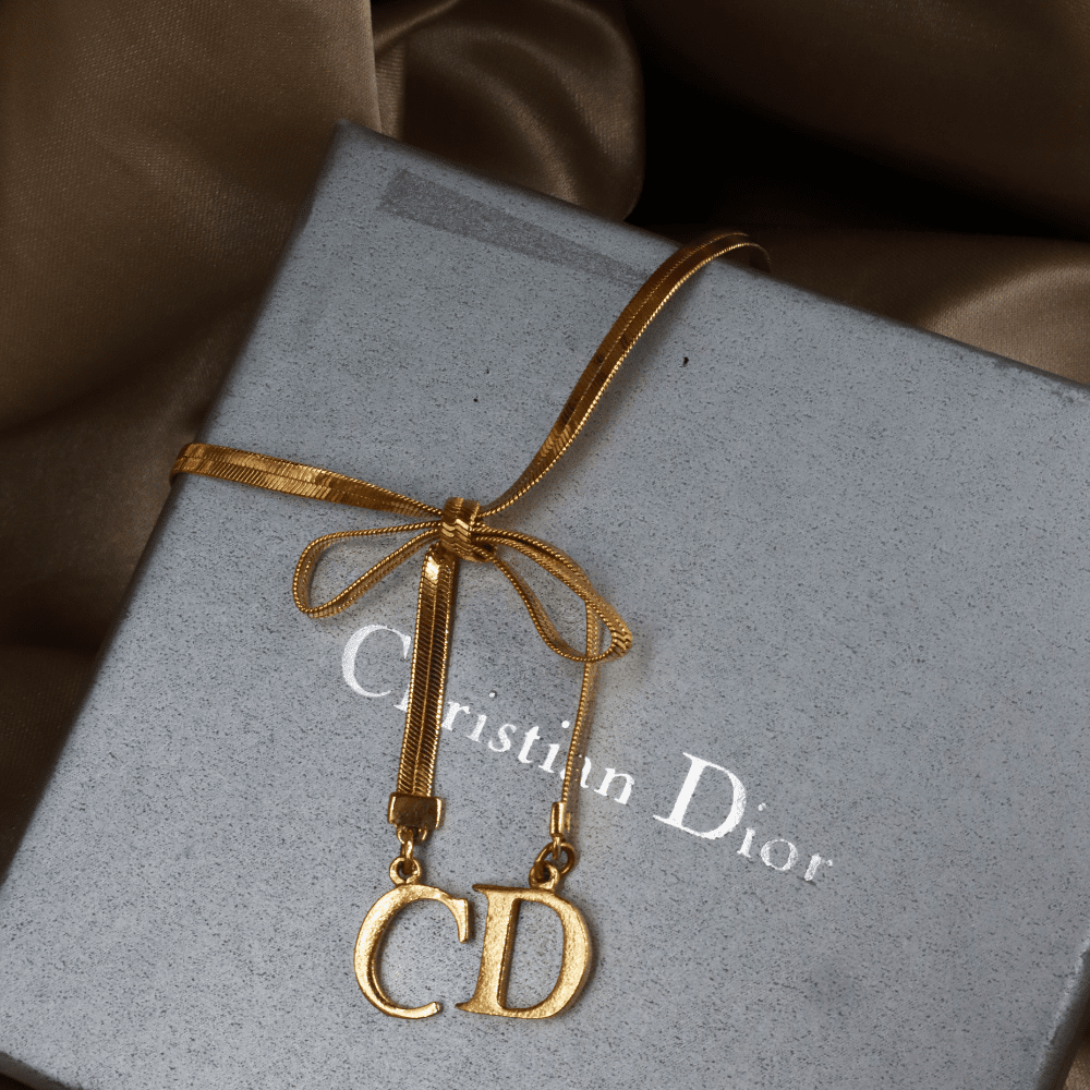 CHRISTIAN DIOR 金色緞帶手鏈 ｜ 2000年代初 - Vintasy