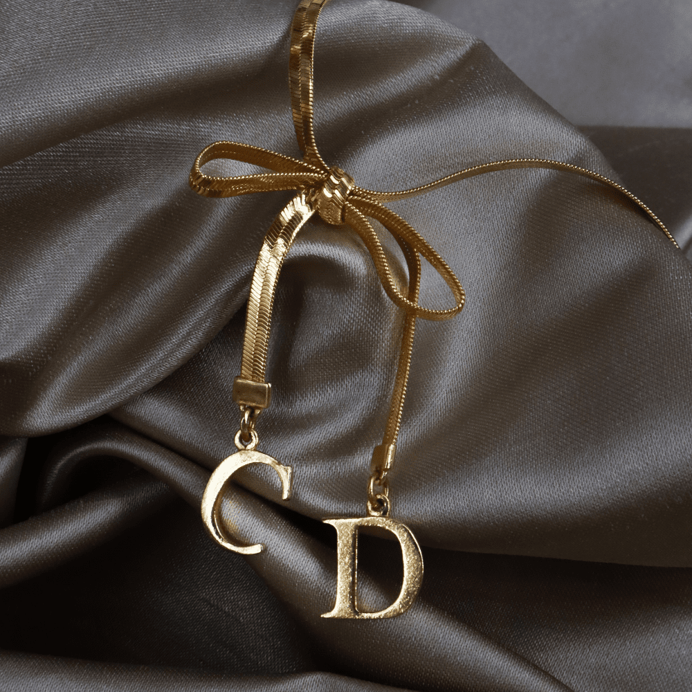 CHRISTIAN DIOR 金色緞帶手鏈 ｜ 2000年代初 - Vintasy
