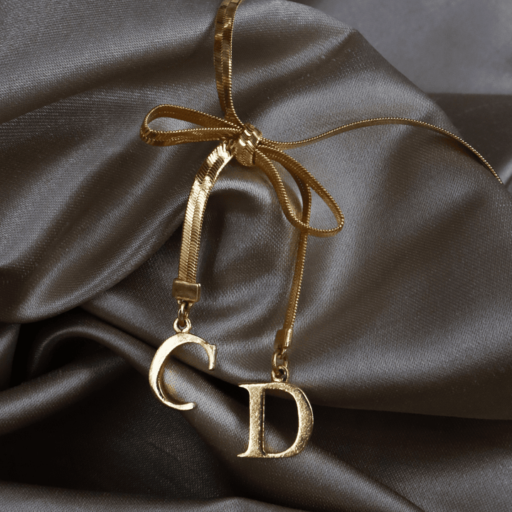 CHRISTIAN DIOR 金色緞帶手鏈 ｜ 2000年代初 - Vintasy