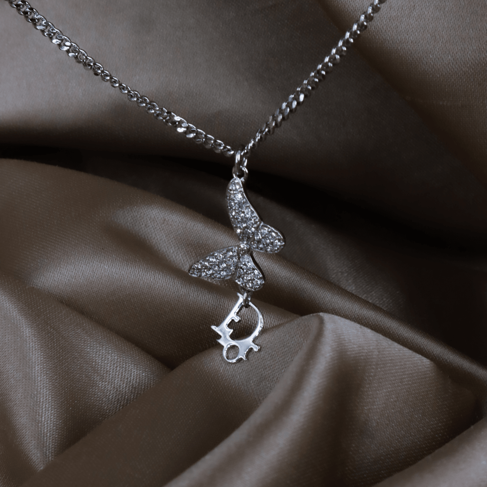CHRISTIAN DIOR 銀色水鑽蝴蝶吊墜項鏈（Butterfly Dior Logo Pendant款）｜極罕未使用 連塵袋 - Vintasy項鏈