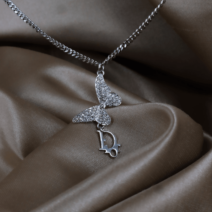 CHRISTIAN DIOR 銀色水鑽蝴蝶吊墜項鏈（Butterfly Dior Logo Pendant款）｜極罕未使用 連塵袋 - Vintasy項鏈
