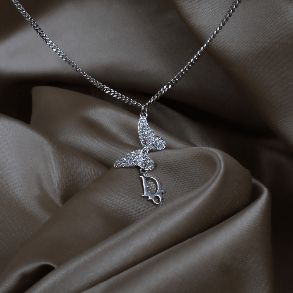 CHRISTIAN DIOR 銀色水鑽蝴蝶吊墜項鏈（Butterfly Dior Logo Pendant款）｜極罕未使用 連塵袋 - Vintasy項鏈