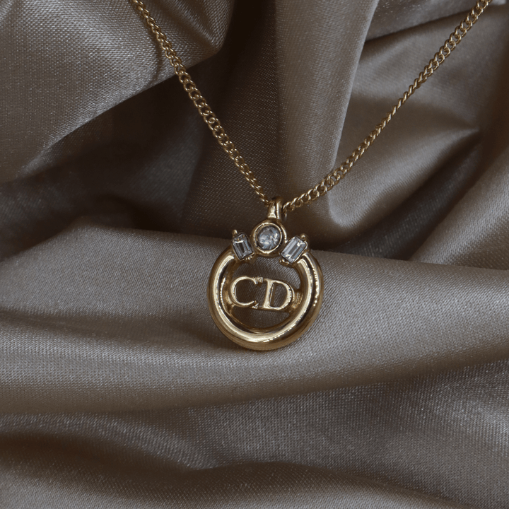CHRISTIAN DIOR CD圓牌水晶吊墜項鏈 | 1990年代系列｜附原盒 未使用｜送禮必備 - Vintasy項鏈