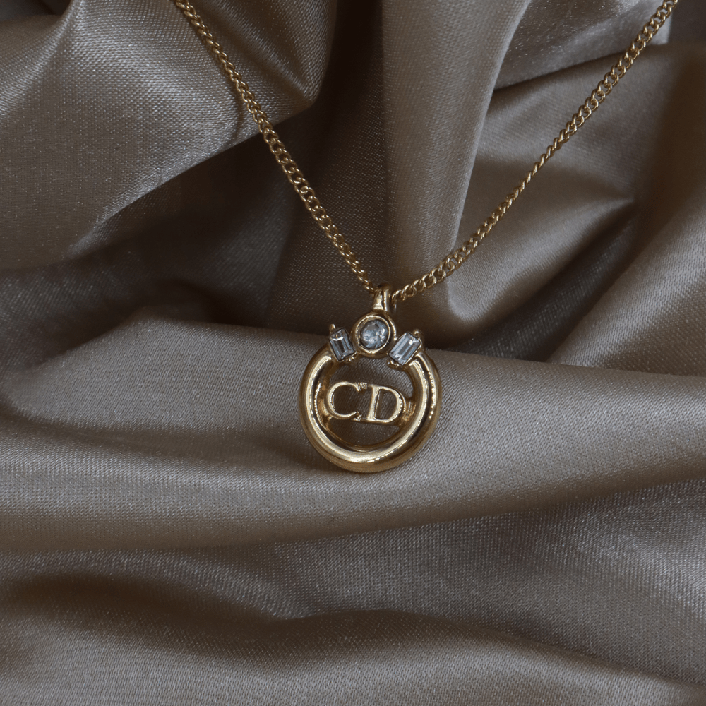 CHRISTIAN DIOR CD圓牌水晶吊墜項鏈 | 1990年代系列｜附原盒 未使用｜送禮必備 - Vintasy項鏈