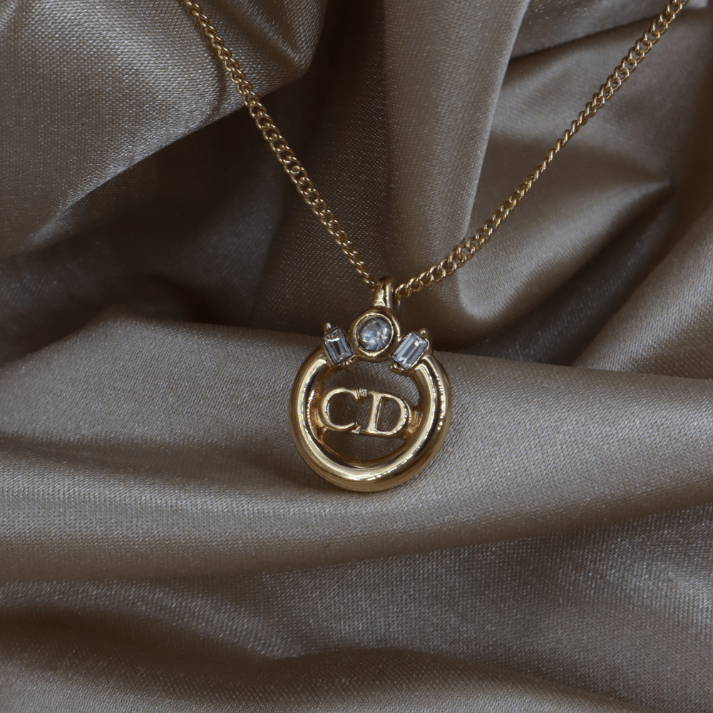 CHRISTIAN DIOR CD圓牌水晶吊墜項鏈 | 1990年代系列｜附原盒 未使用｜送禮必備 - Vintasy項鏈