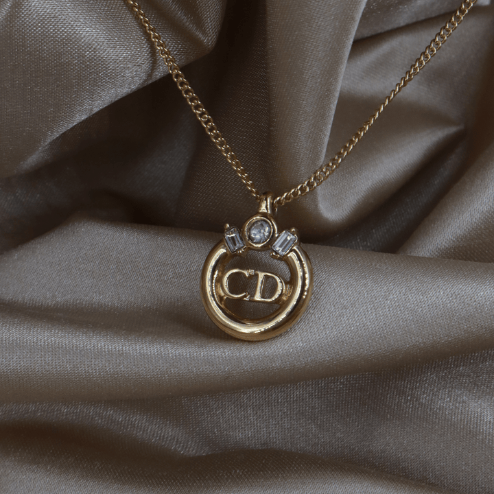 CHRISTIAN DIOR CD圓牌水晶吊墜項鏈 | 1990年代系列｜附原盒 未使用｜送禮必備 - Vintasy項鏈