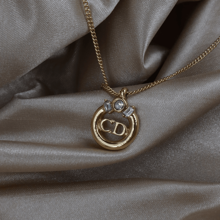 CHRISTIAN DIOR CD圓牌水晶吊墜項鏈 | 1990年代系列｜附原盒 未使用｜送禮必備 - Vintasy項鏈