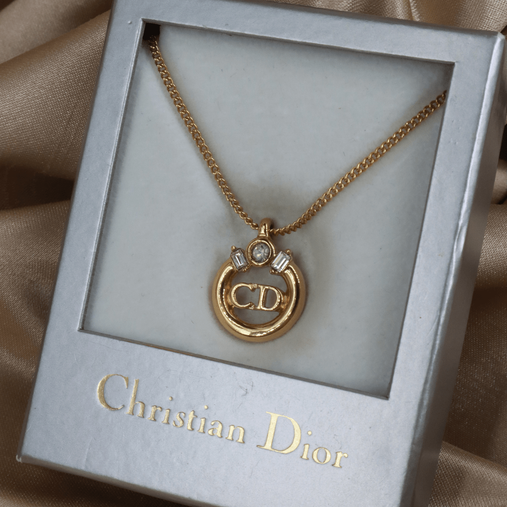 CHRISTIAN DIOR CD圓牌水晶吊墜項鏈 | 1990年代系列｜附原盒 未使用｜送禮必備 - Vintasy項鏈