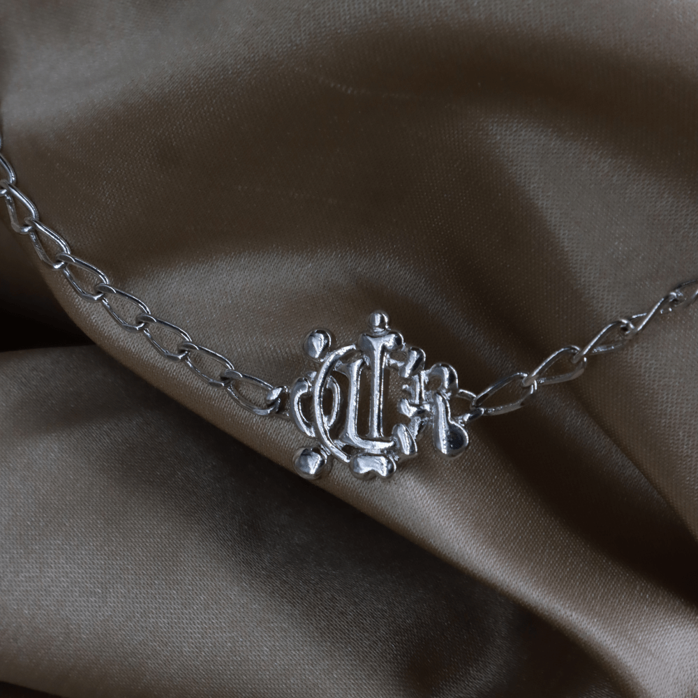 CHRISTIAN DIOR 銀色CD字母馬車花押徽章項鏈 ｜未使用品 ｜2000年代復古款 - Vintasy項鏈