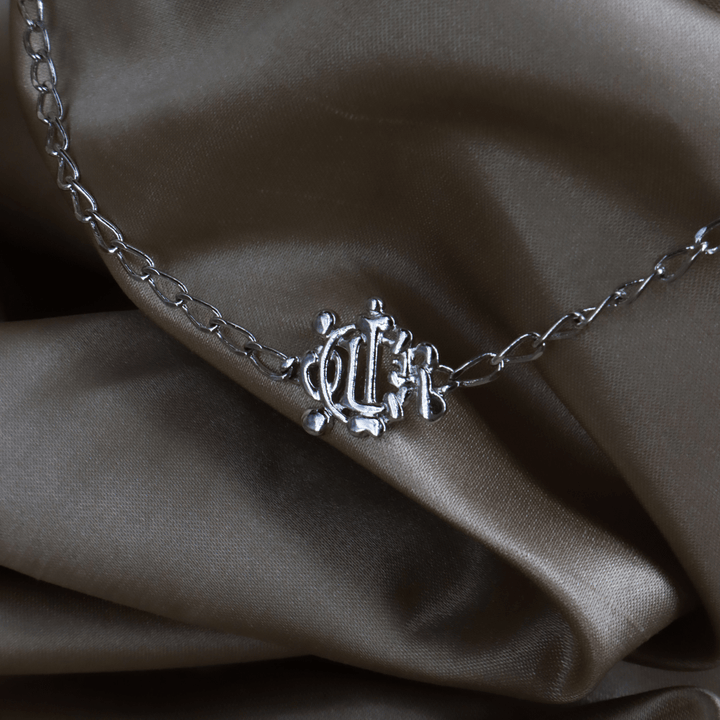 CHRISTIAN DIOR 銀色CD字母馬車花押徽章項鏈 ｜未使用品 ｜2000年代復古款 - Vintasy項鏈