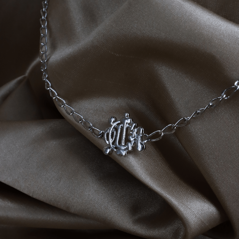 CHRISTIAN DIOR 銀色CD字母馬車花押徽章項鏈 ｜未使用品 ｜2000年代復古款 - Vintasy項鏈