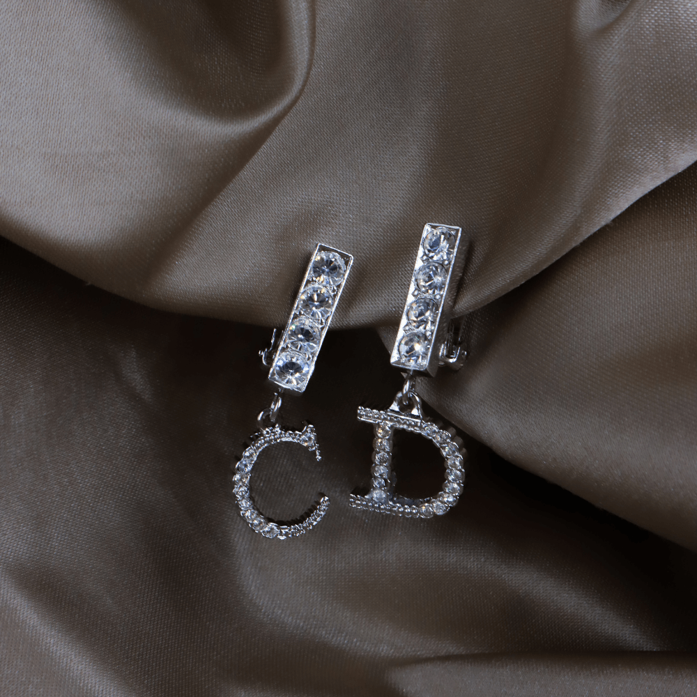 CHRISTIAN DIOR 不對稱 CD 水晶垂墜耳夾（銀色）｜2000年代 ｜｜VINTASY 中古美品 ｜ 香港最大型中古首飾收藏店｜ dior ｜ 耳環