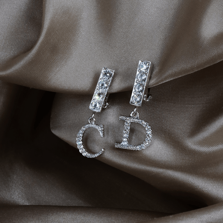 CHRISTIAN DIOR 不對稱 CD 水晶垂墜耳夾（銀色）｜2000年代 ｜｜VINTASY 中古美品 ｜ 香港最大型中古首飾收藏店｜ dior ｜ 耳環