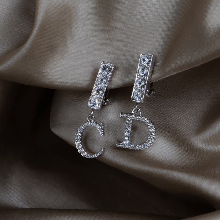 CHRISTIAN DIOR 不對稱 CD 水晶垂墜耳夾（銀色）｜2000年代 ｜｜VINTASY 中古美品 ｜ 香港最大型中古首飾收藏店｜ dior ｜ 耳環