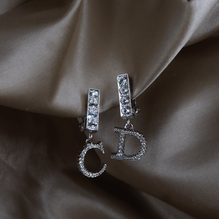 CHRISTIAN DIOR 不對稱 CD 水晶垂墜耳夾（銀色）｜2000年代 ｜｜VINTASY 中古美品 ｜ 香港最大型中古首飾收藏店｜ dior ｜ 耳環