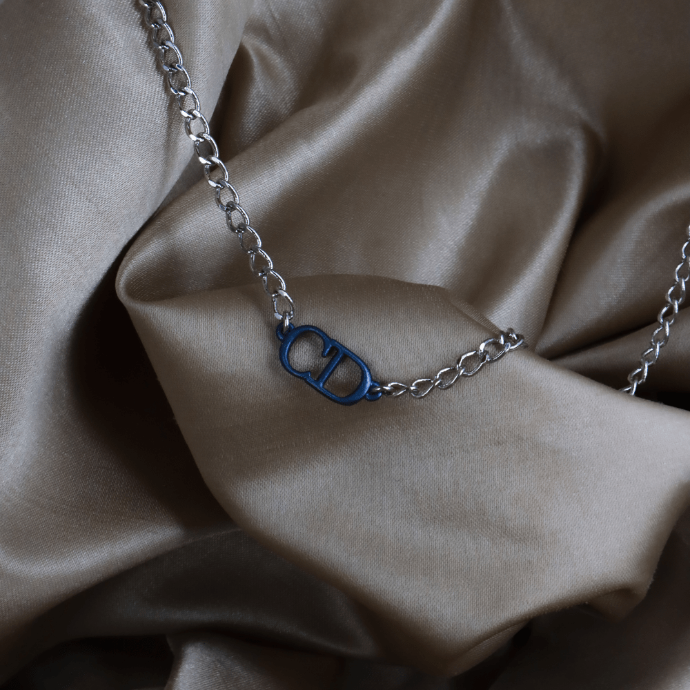 CHRISTIAN DIOR CD Icon 藍色琺瑯Logo銀色項鏈 - Vintasy