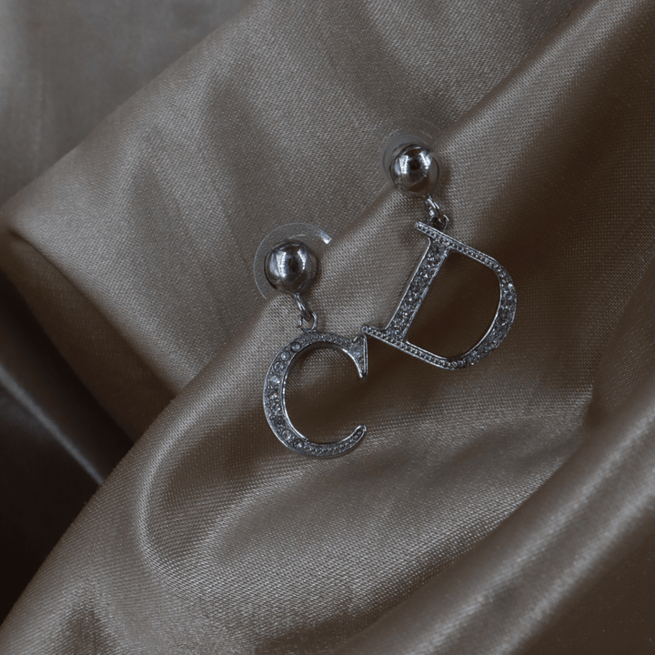 CHRISTIAN DIOR 銀色水鑽 CD Logo 垂墜耳環（Asymmetry Logo款） - Vintasy耳環