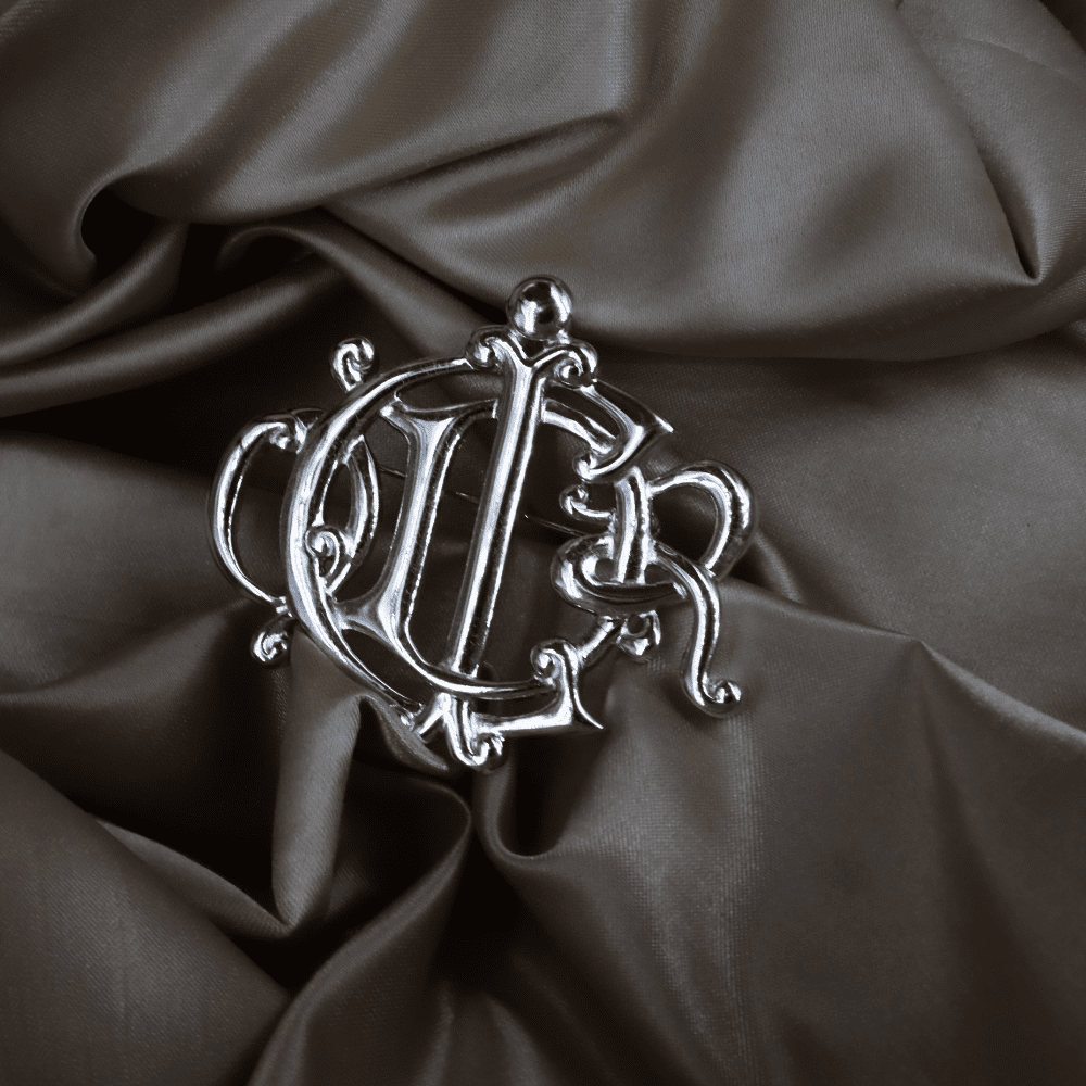 CHRISTIAN DIOR CD Logo 銀色花押胸針 - Vintasy