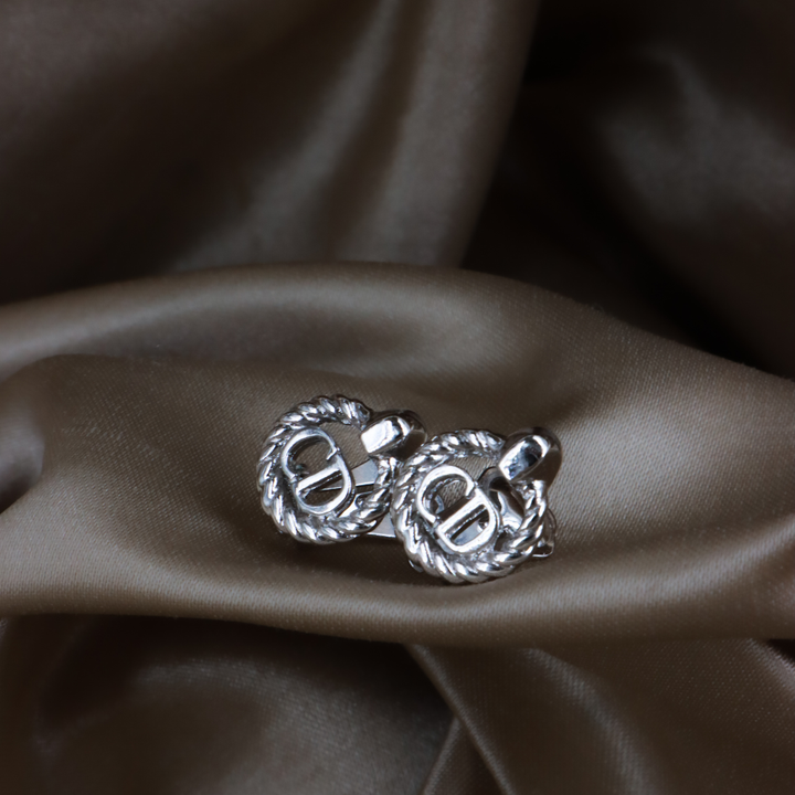 CHRISTIAN DIOR CD 麻花圓框耳夾 銀色實物細節展示