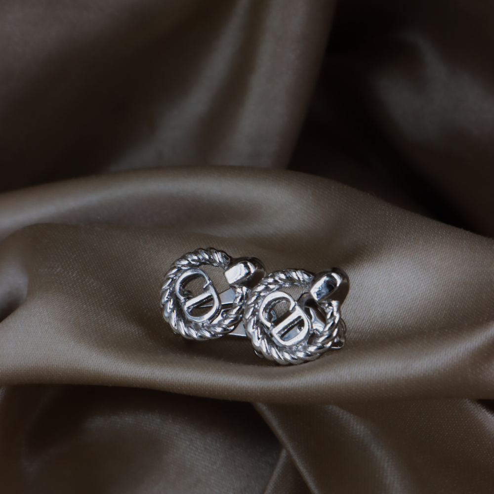 CHRISTIAN DIOR CD 麻花圓框耳夾 銀色實物整體展示