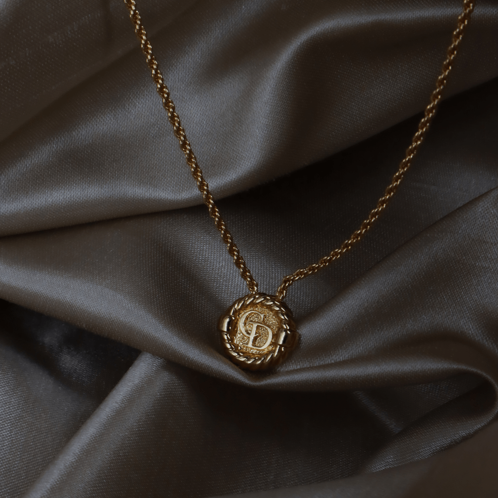 CHRISTIAN DIOR CD 繩紋圓牌金色項鏈｜未使用美品 - Vintasy項鏈