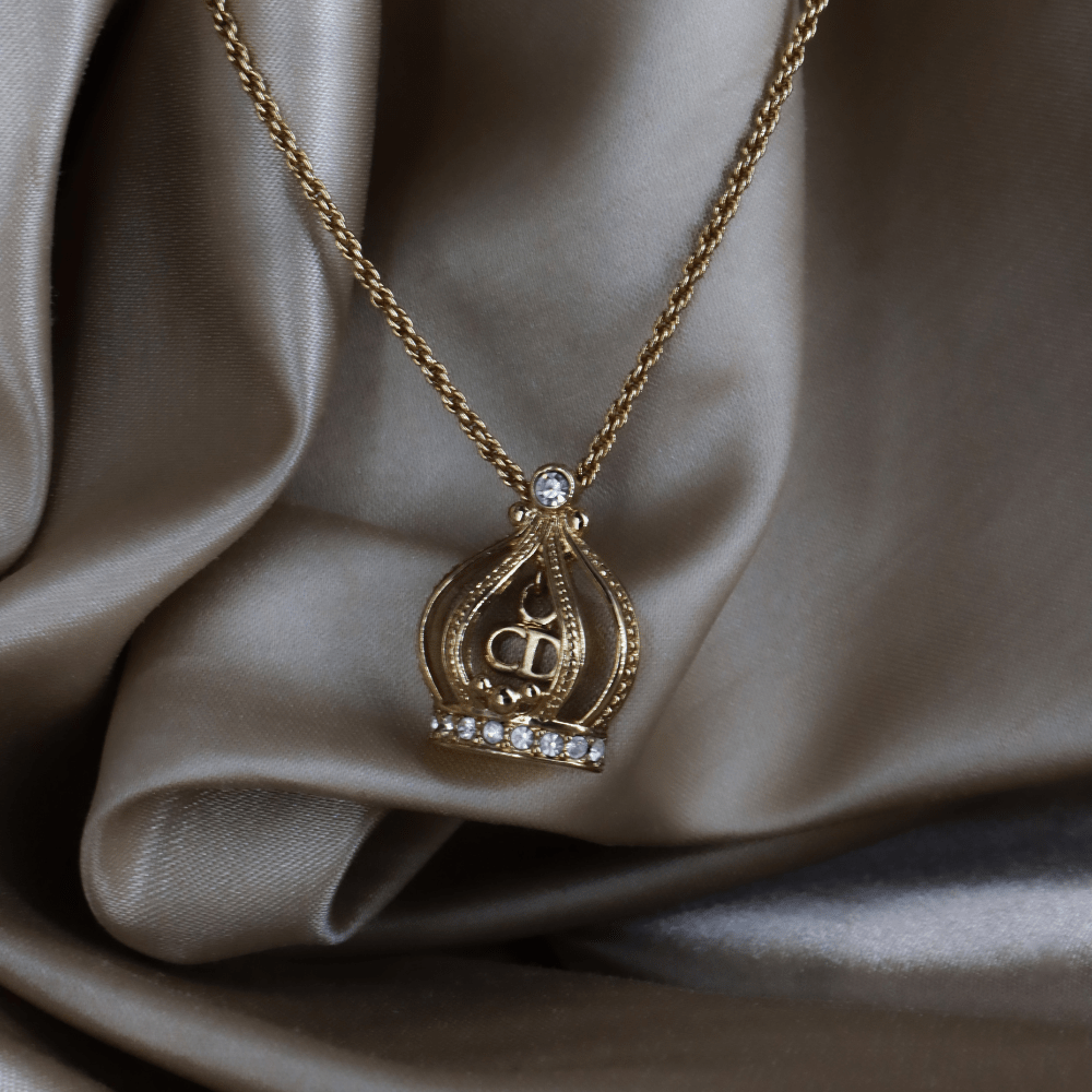 CHRISTIAN DIOR 皇冠造型 CD 閃石項鏈（金色）｜未使用級美品 ｜｜VINTASY 中古美品 ｜ 香港最大型中古首飾收藏店｜ DIOR ｜ 項鏈