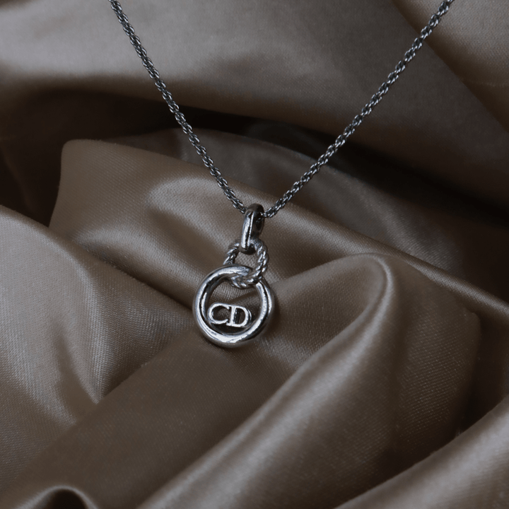 CHRISTIAN DIOR 銀色CD圓環吊墜項鏈（Rope Circle CD Pendant款）｜極罕！ - Vintasy項鏈
