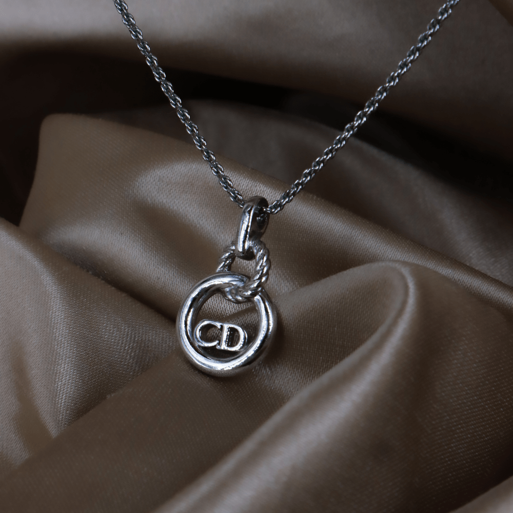 CHRISTIAN DIOR 銀色CD圓環吊墜項鏈（Rope Circle CD Pendant款）｜極罕！ - Vintasy項鏈