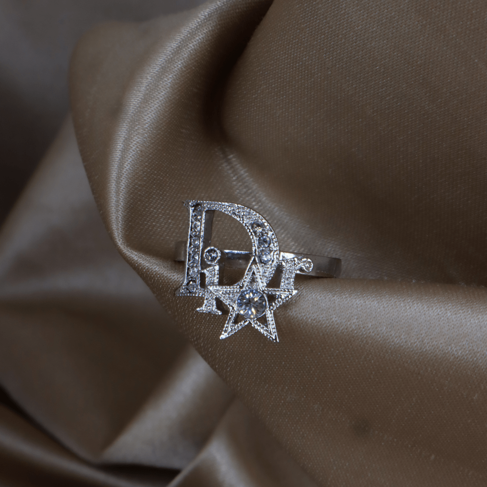 CHRISTIAN DIOR D Logo 星星水晶戒指｜秒殺熱賣 - Vintasy