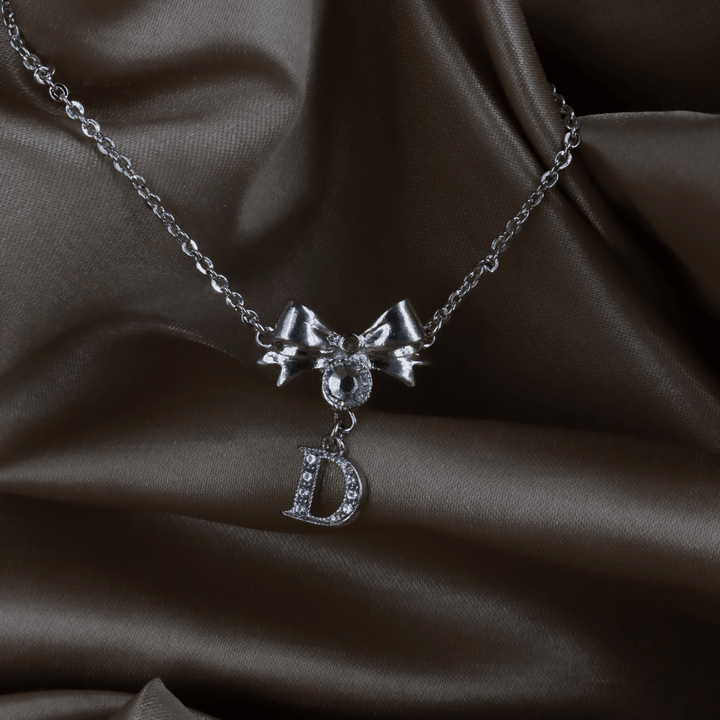 CHRISTIAN DIOR 蝴蝶結水晶 D 字手鏈 - Vintasy項鏈