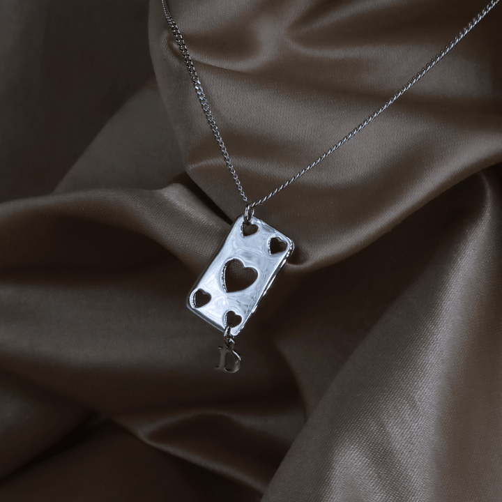 CHRISTIAN DIOR 銀色心形撲克牌 D 吊墜項鏈 - Vintasy項鏈