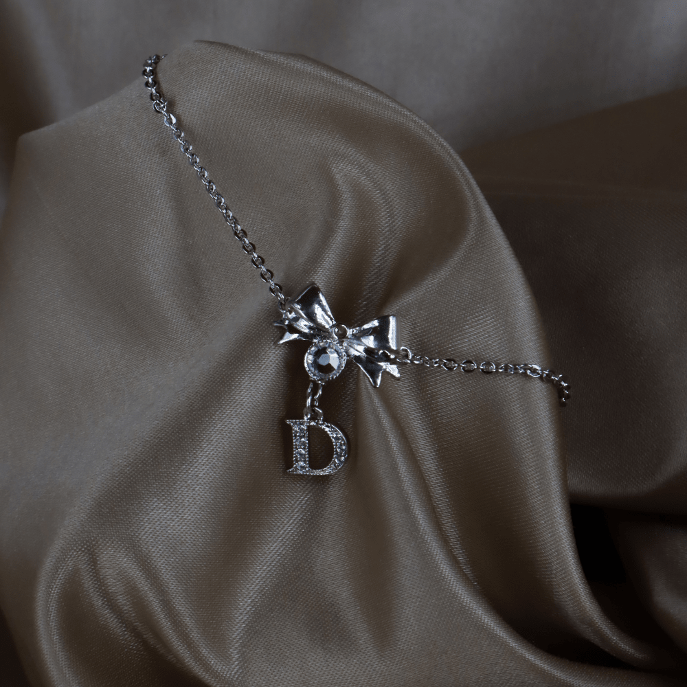 CHRISTIAN DIOR 蝴蝶結水晶 D 字手鏈 - Vintasy項鏈